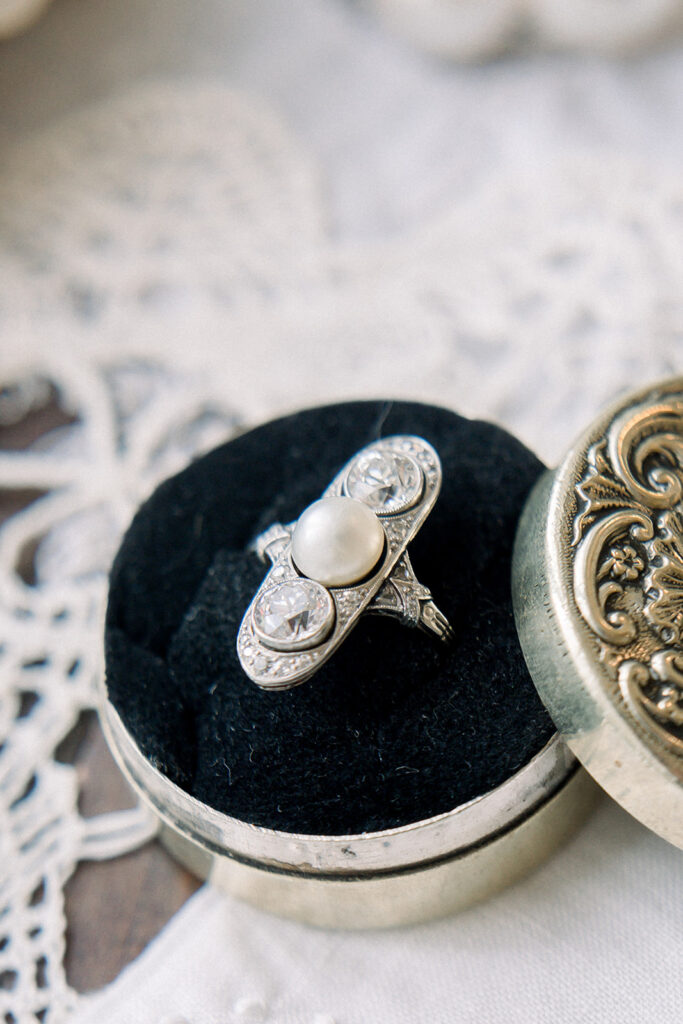 Editorial modern wedding at Chateau de Tourreau - Provençal wedding venue