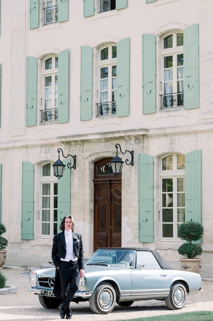 Editorial modern wedding at Chateau de Tourreau - Provençal wedding venue
