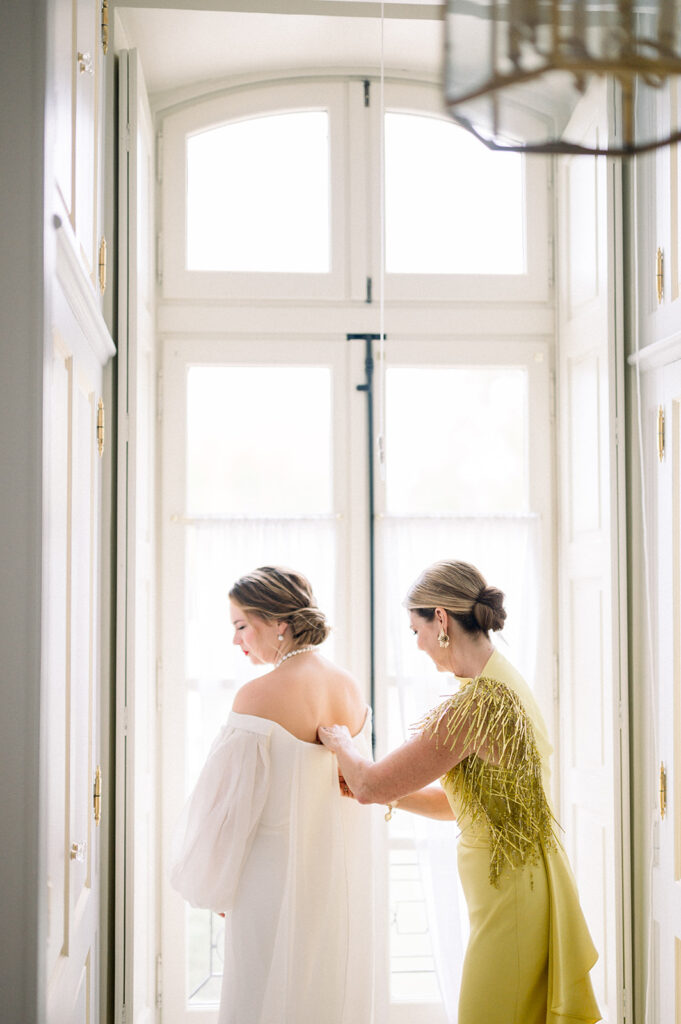 Editorial modern wedding at Chateau de Tourreau - Provençal wedding venue