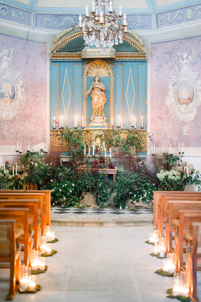 Ceremony in the Chapel of Chateau de Tourreau - Wedding venue Provence