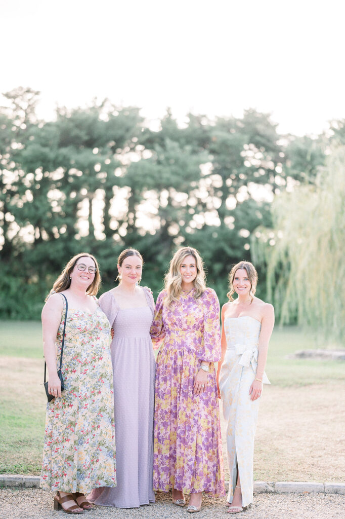 Groups pictures at chateau de tourreau during a wedding in provence
