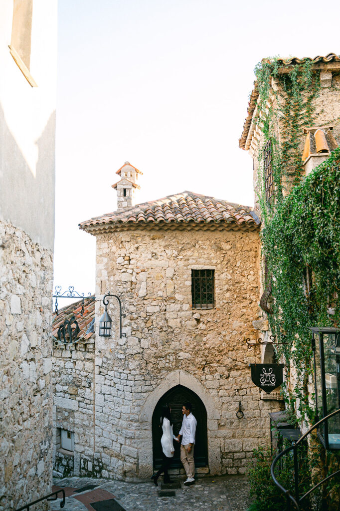 Proposal in the old street and Garden of Eze