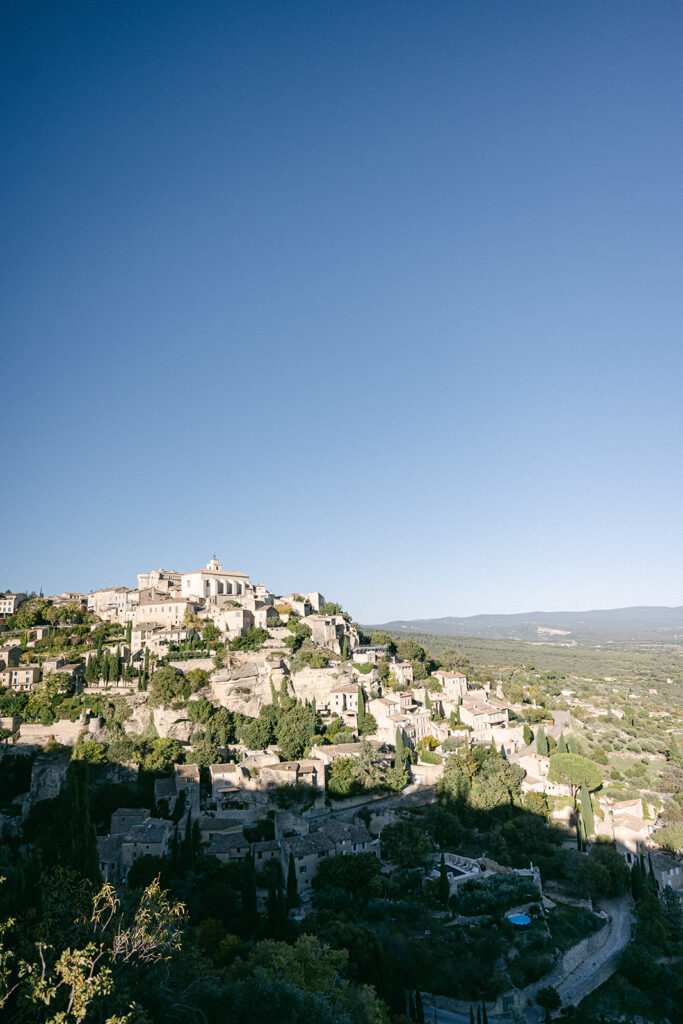 Luxury couple session in Gordes, Provence, with panoramic views of the Luberon village