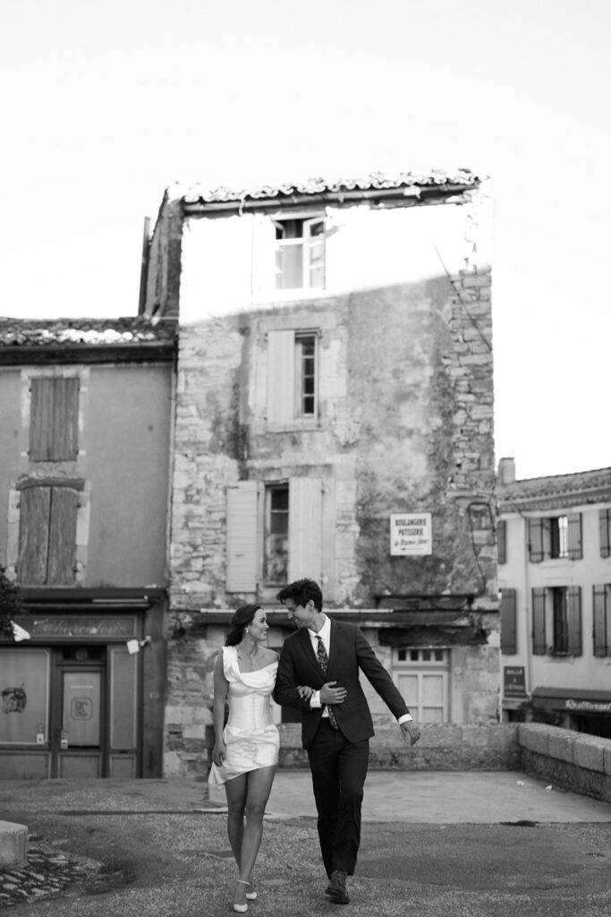 Luxury couple session in Gordes, Provence, with panoramic views of the Luberon village