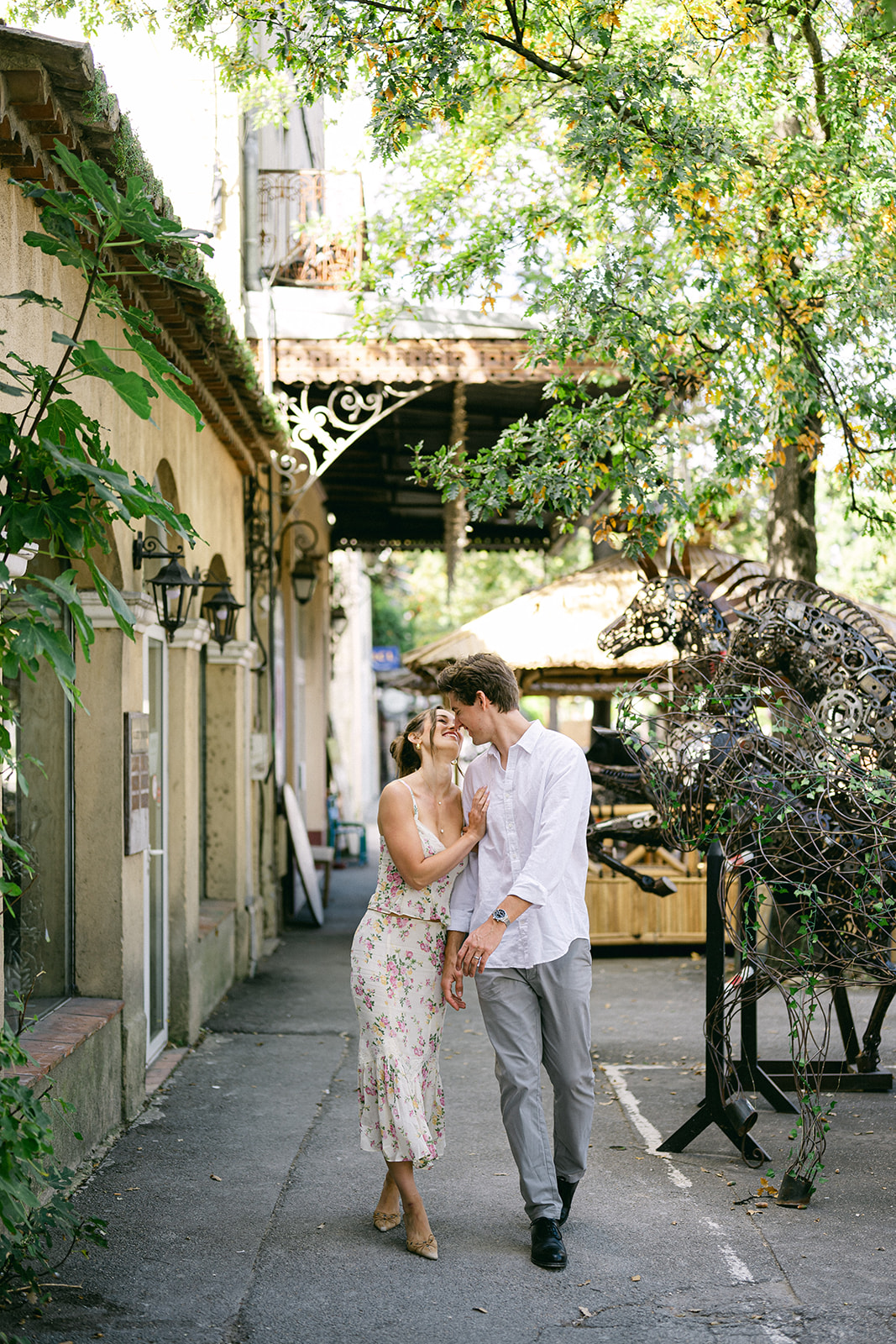 Luxury wedding farewell brunch in L’Isle-sur-la-Sorgue, Provence, along the charming canals