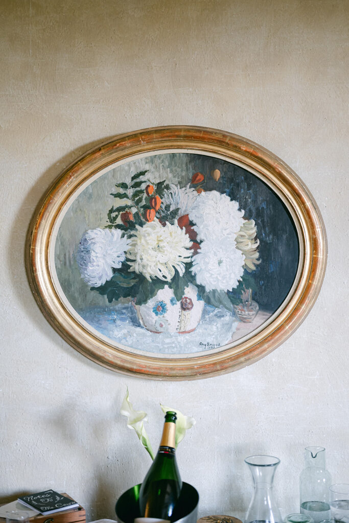 Luxury editorial wedding at Bastide de Laurence, Provence, with elegant white floral decorations