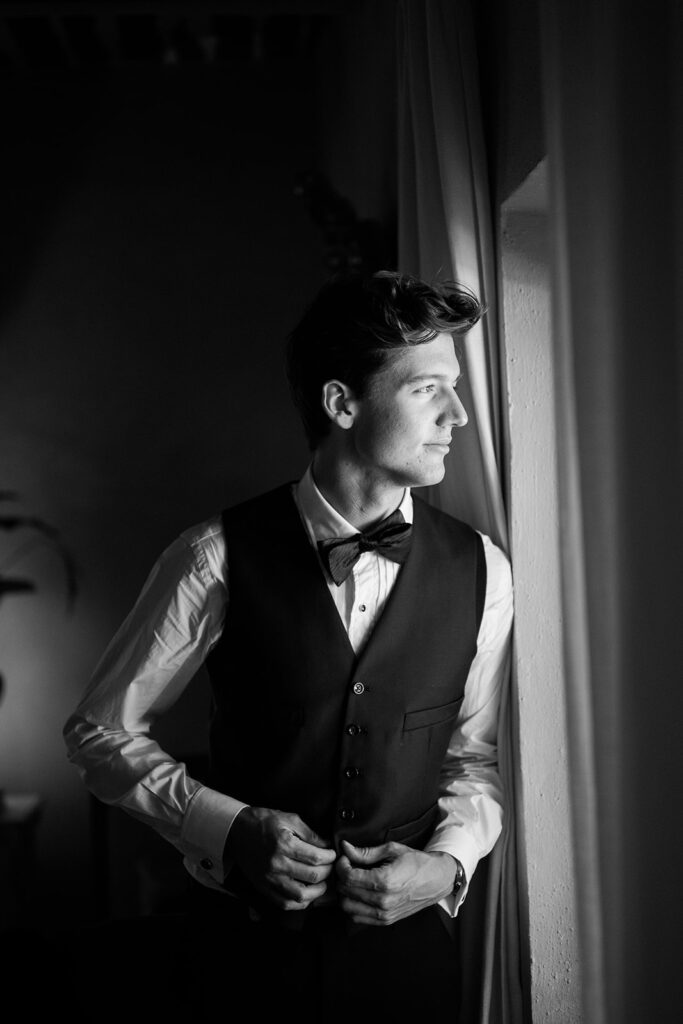 Luxury editorial wedding at Bastide de Laurence, Provence, with elegant white floral decorations