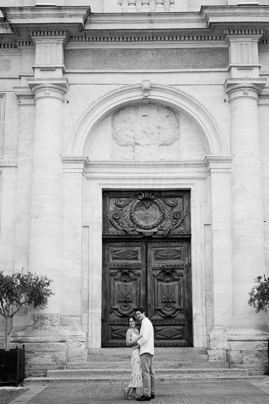 Luxury wedding farewell brunch in L’Isle-sur-la-Sorgue, Provence, along the charming canals