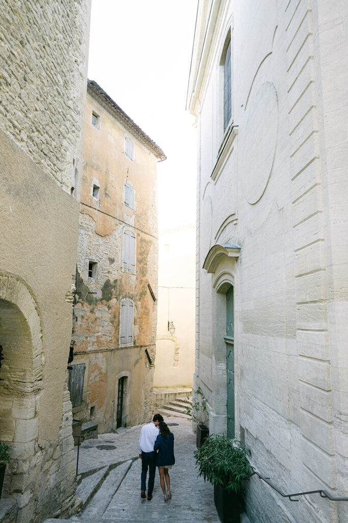 Luxury couple session in Gordes, Provence, with panoramic views of the Luberon village