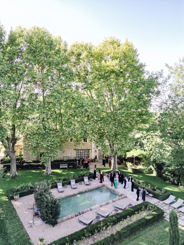 Luxury editorial wedding at Bastide de Laurence, Provence, with elegant white floral decorations