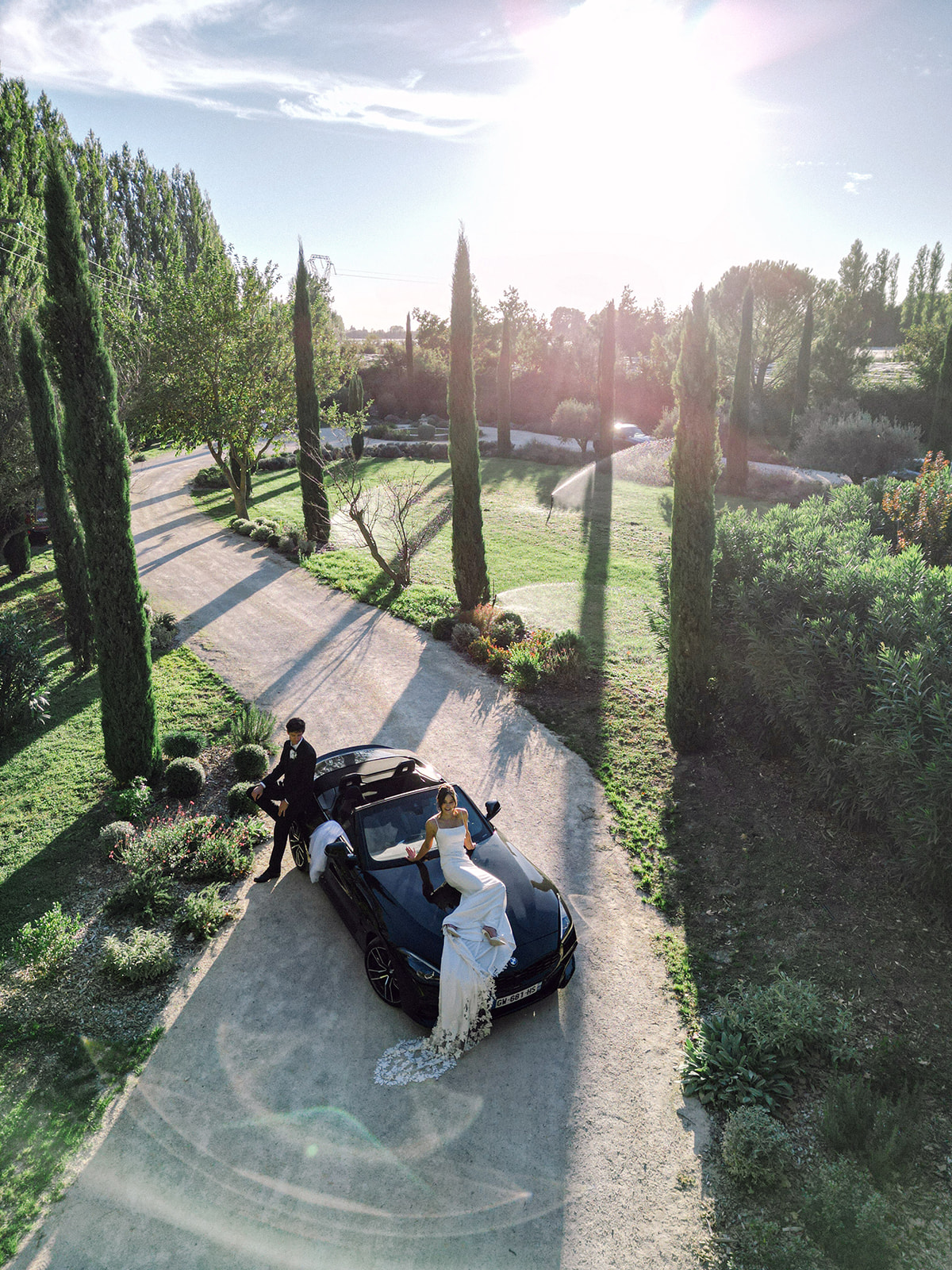 Luxury editorial wedding at Bastide de Laurence, Provence, with elegant white floral decorations