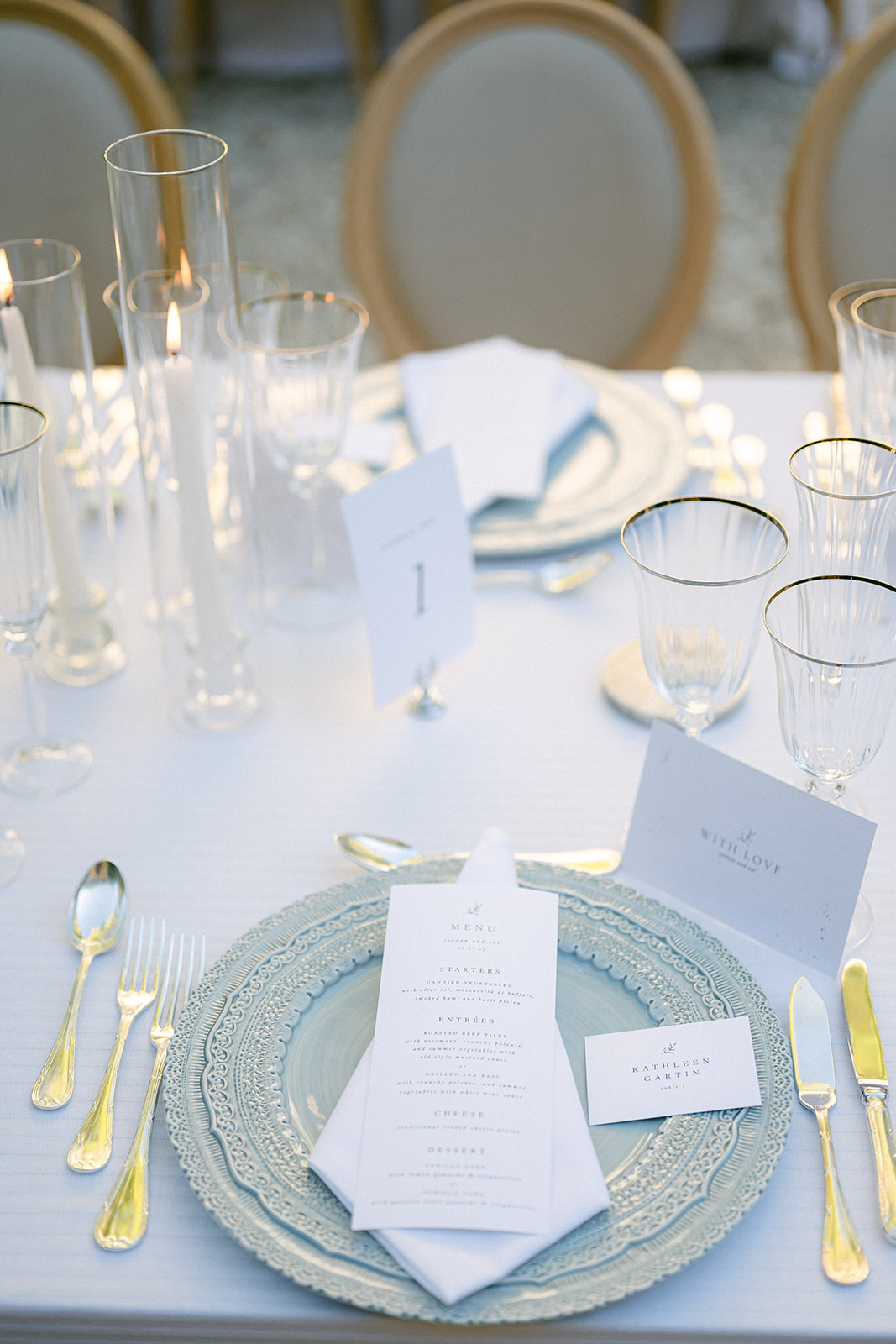 Luxury editorial wedding at Bastide de Laurence, Provence, with elegant white floral decorations