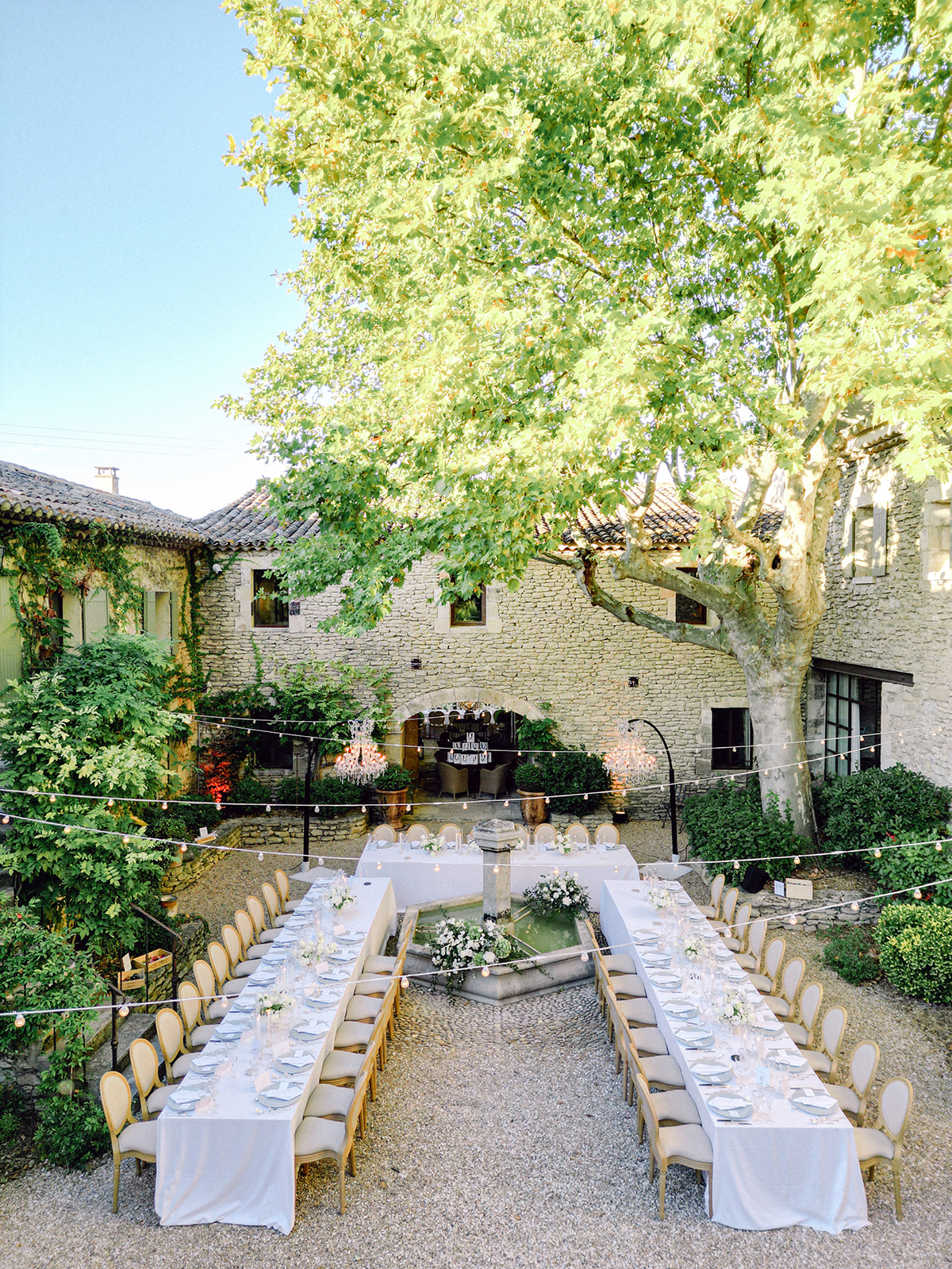 Luxury editorial wedding at Bastide de Laurence, Provence, with elegant white floral decorations