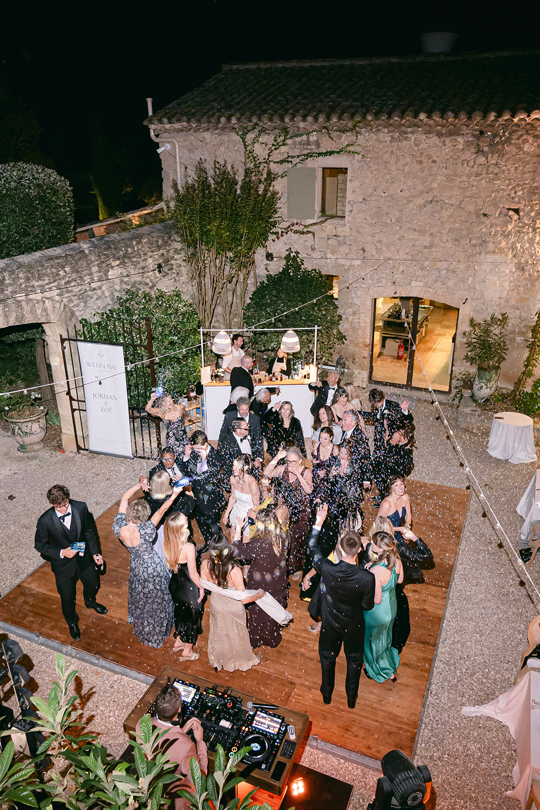 Luxury editorial wedding at Bastide de Laurence, Provence, with elegant white floral decorations