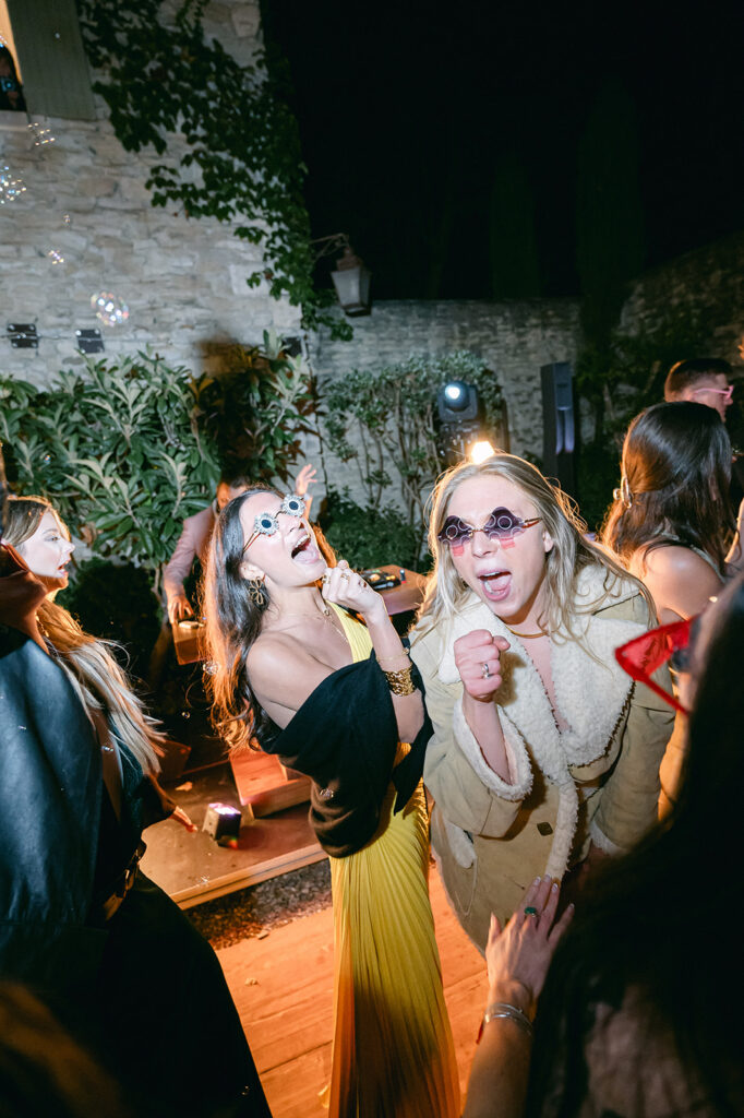 Luxury editorial wedding at Bastide de Laurence, Provence, with elegant white floral decorations