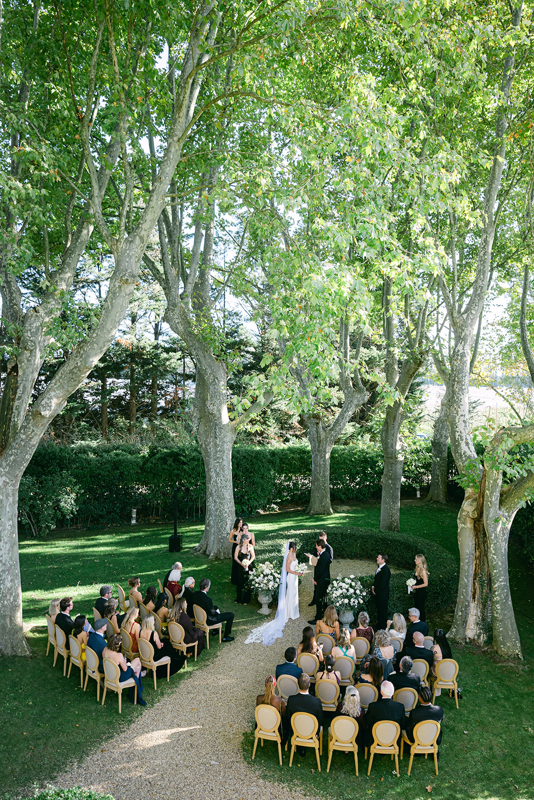 Luxury editorial wedding at Bastide de Laurence, Provence, with elegant white floral decorations