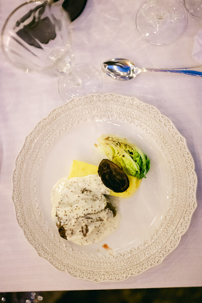 Luxury editorial wedding at Bastide de Laurence, Provence, with elegant white floral decorations